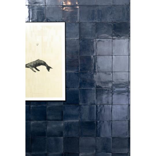 kismeretu rusztikus natur kek fenyes csempe konyha furdoszoba mediterran kezzel keszult mazas burkolat 15x15cm antikolt patinazutt hullamos kek.jpg